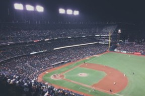 ac米兰中文官网-国足球员冲击力与身体对抗研究，足球运动对抗性强,运动员后面要写什么